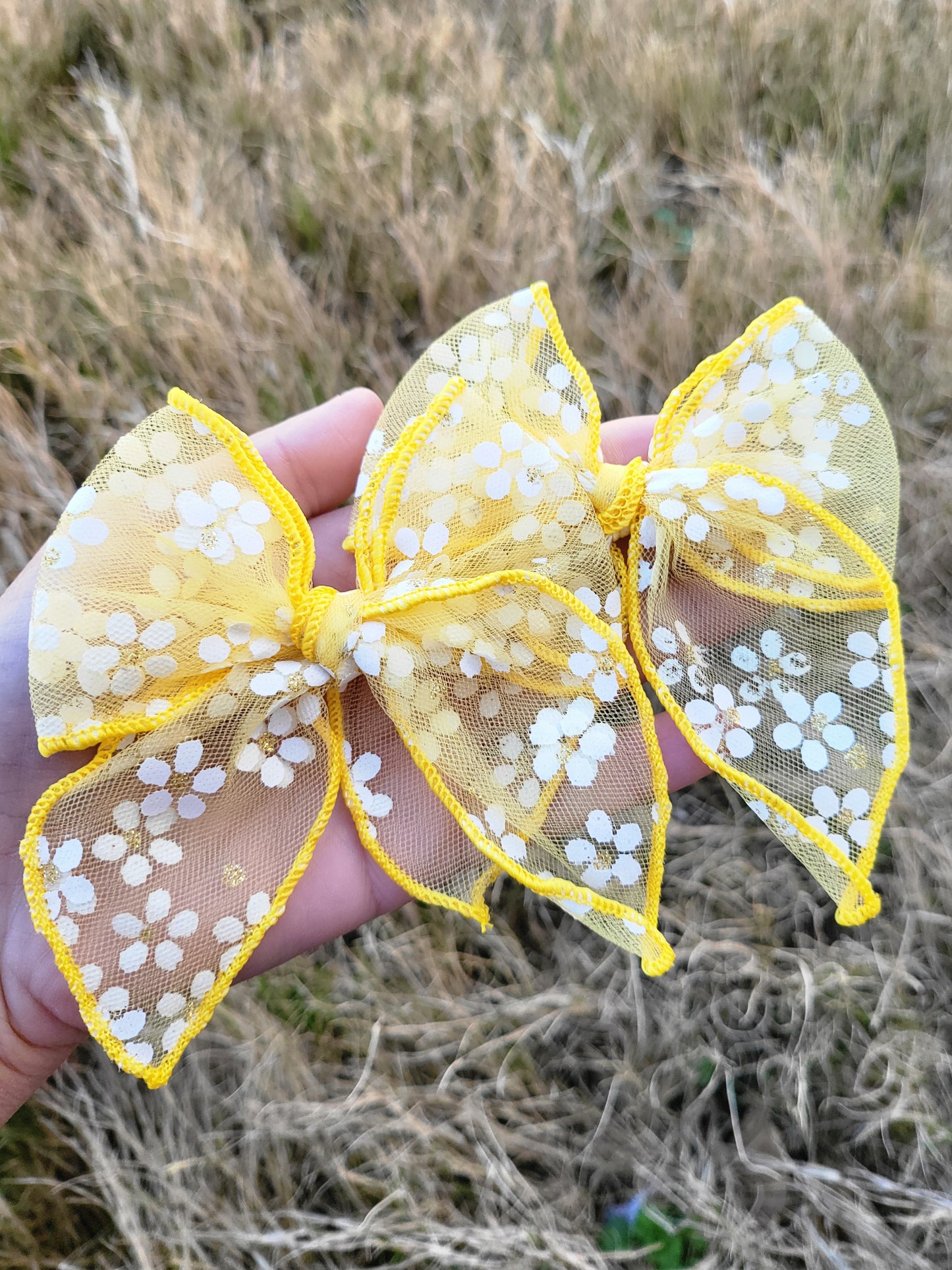 Daisy bow