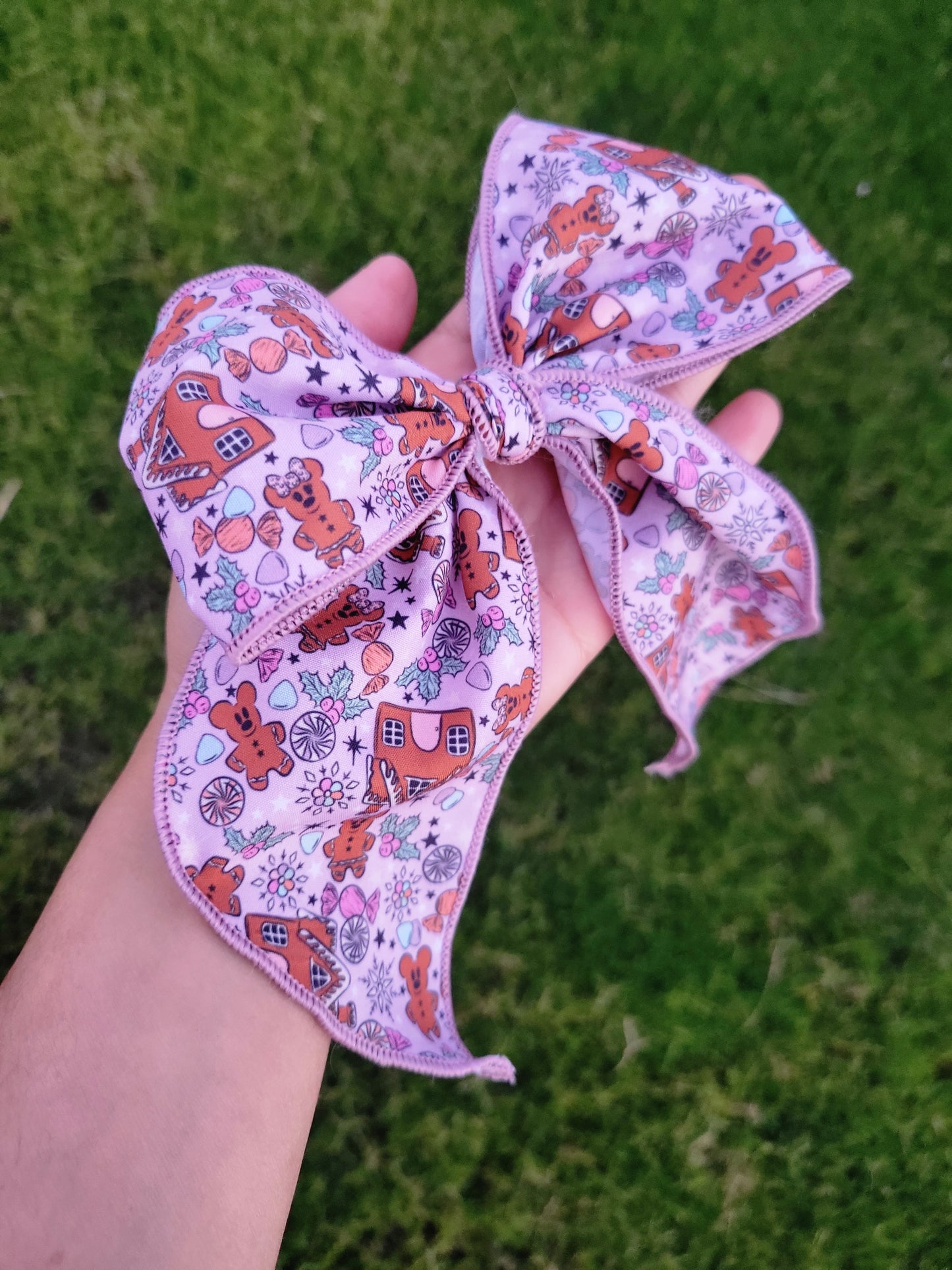 Pink gingerbread bow